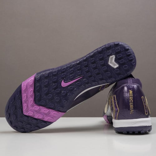 جزمة كرة قدم Nike