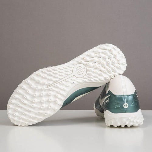 جزمة كرة قدم Nike