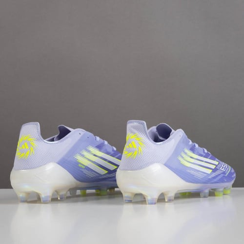 جزمة كرة قدم Adidas