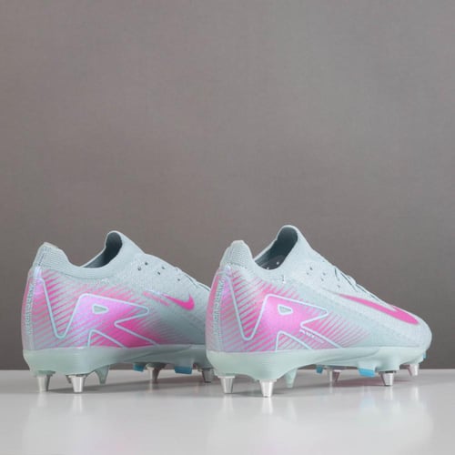 جزمة كرة قدم Nike