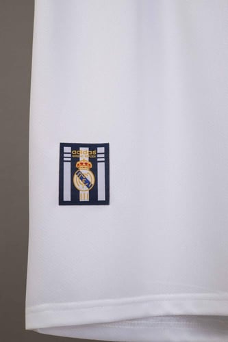 طقم ريال مدريد كلاسيكي 1998/1999