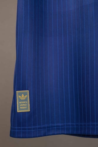 قميص نيوكاسل الاحتياطي 2025/2026 بشعار