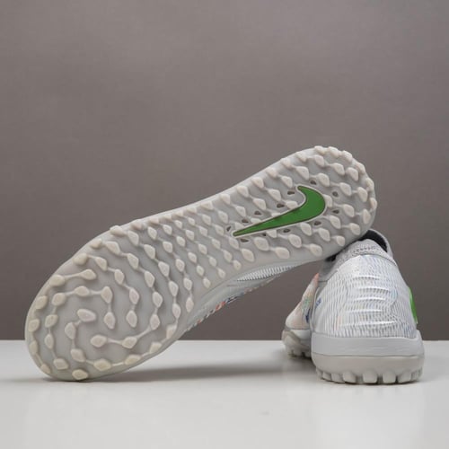 جزمة كرة قدم Nike