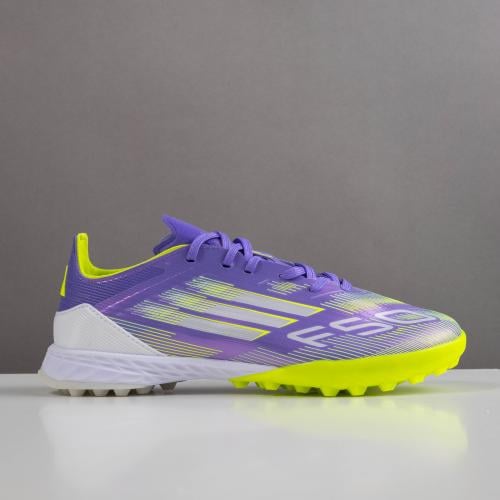 جزمة كرة قدم adidas