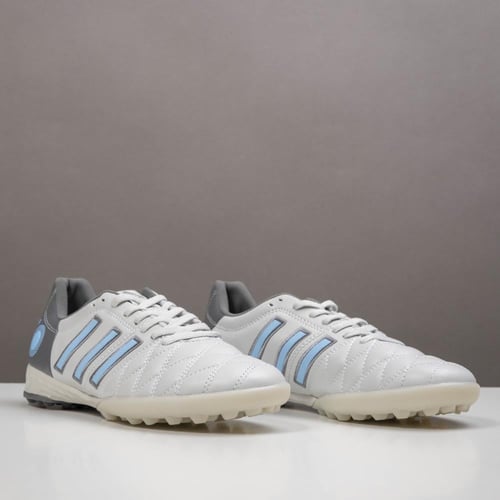 جزمة كرة قدم Adidas