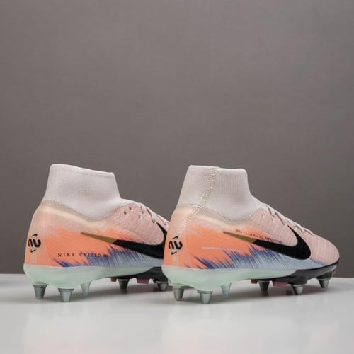 جزمة كرة قدم Nike