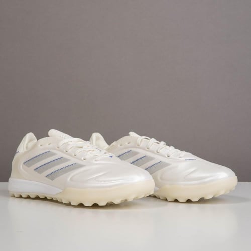 جزمة كرة قدم Adidas