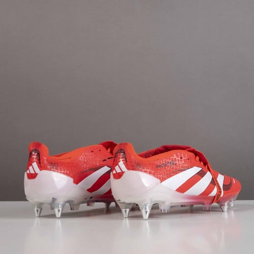 جزمة كرة قدم Adidas