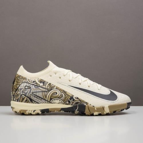 جزمة كرة قدم Nike