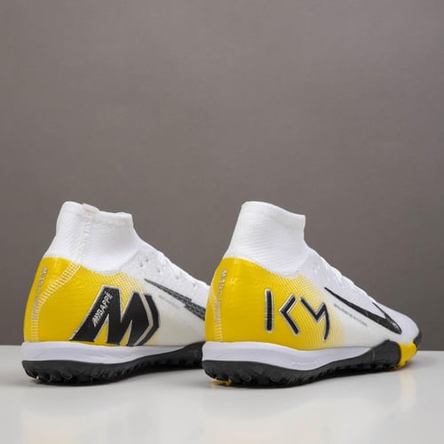 جزمة كرة قدم Nike