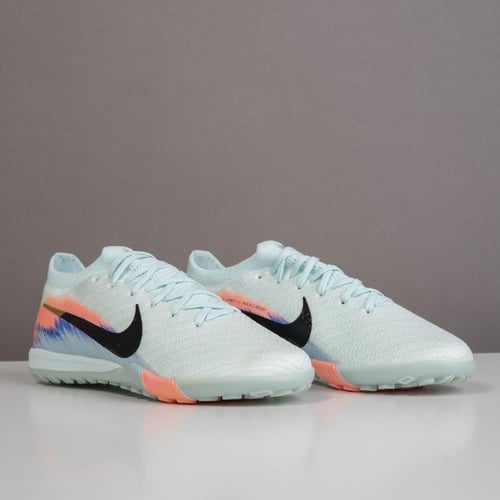 جزمة كرة قدم Nike