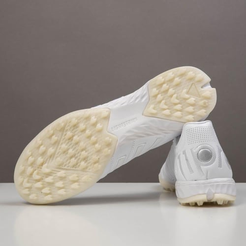 جزمة كرة قدم Adidas