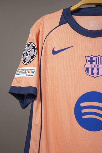 طقم برشلونة الاحتياطي 2025/2026