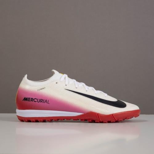 جزمة كرة قدم Nike