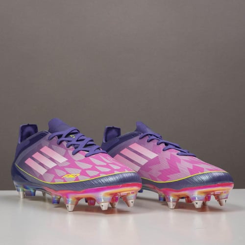 جزمة كرة قدم Adidas