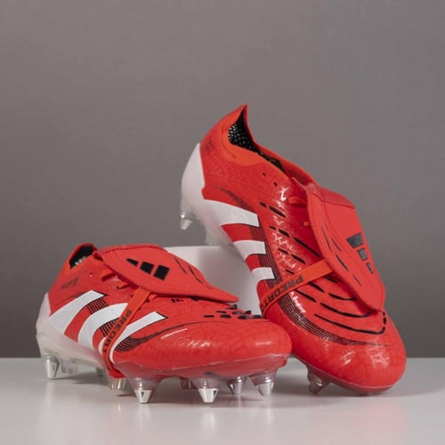 جزمة كرة قدم Adidas