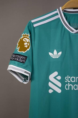 قميص ليفربول الاحتياطي 2025/2026