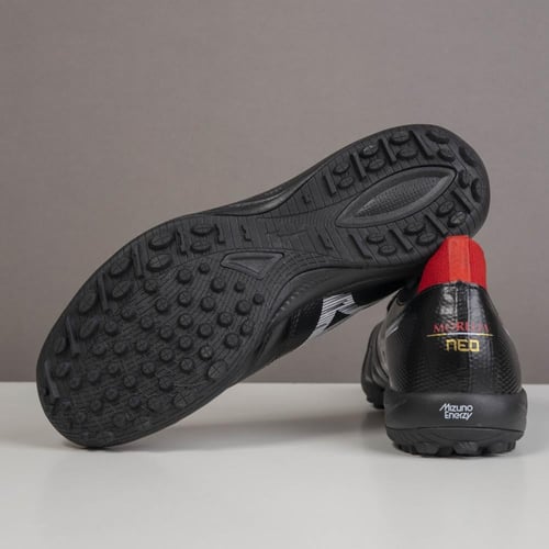 جزمة كرة قدم Mizuno