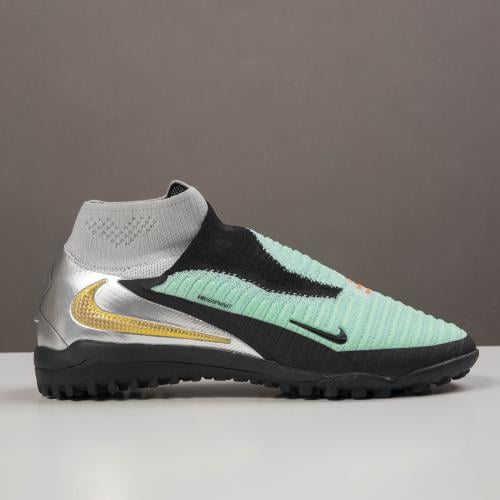 جزمة كرة قدم Nike
