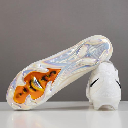 جزمة كرة قدم Nike