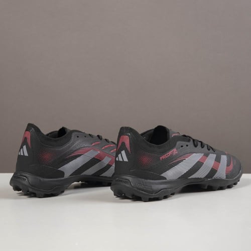 جزمة كرة قدم Adidas