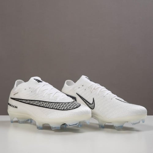 جزمة كرة قدم Nike