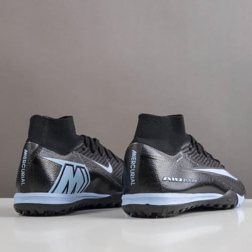 جزمة كرة قدم Nike