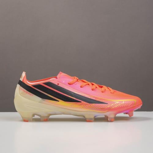 جزمة كرة قدم Adidas