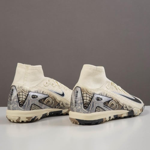 جزمة كرة قدم Nike