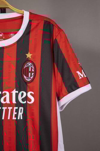 طقم ميلان الاساسي 2024/2025