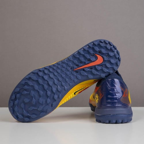 جزمة كرة قدم Nike