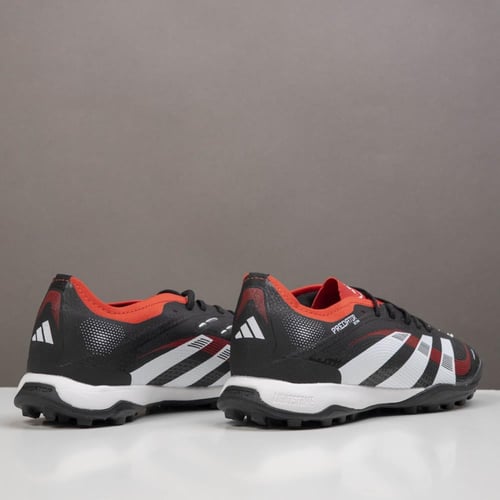 جزمة كرة قدم Adidas