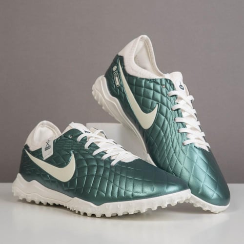 جزمة كرة قدم Nike