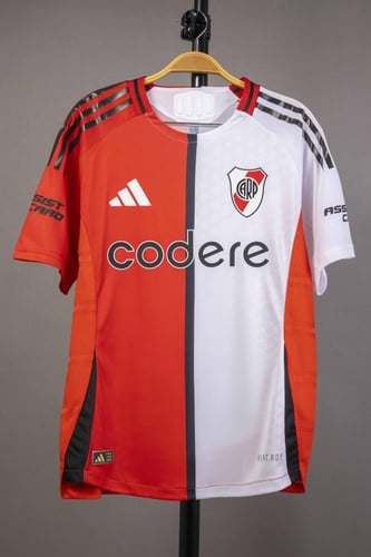 طقم ريفر بليت الاساسي 2025/2026