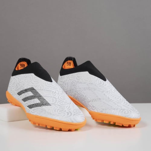 جزمة كرة قدم شبابي