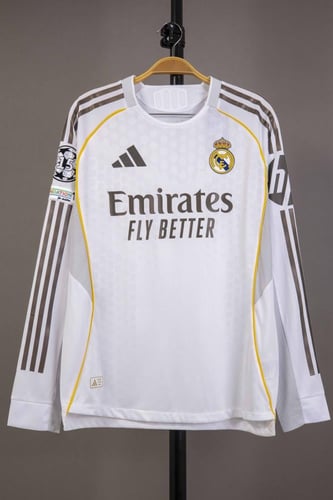 طقم ريال مدريد الاساسي كم طويل 2025/2026 بشعار