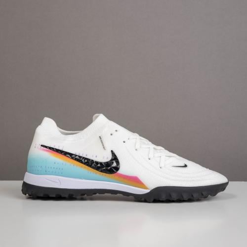 جزمة كرة قدم Nike
