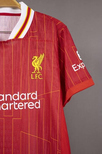 طقم ليفربول الاساسي 2024/2025