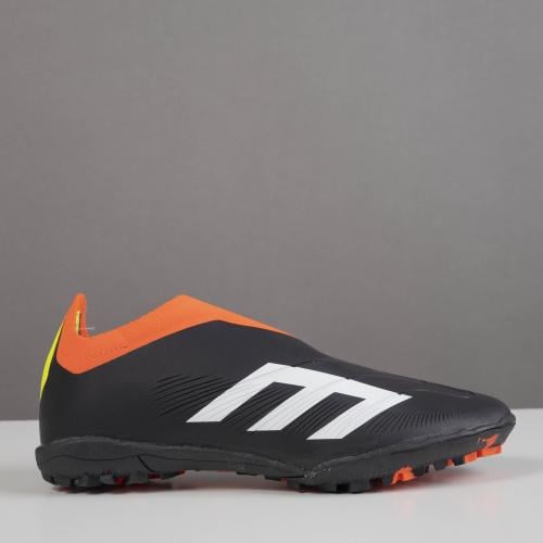 جزمة كرة قدم شبابي