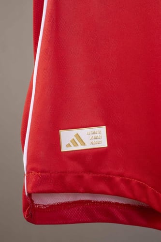 طقم ليفربول الاساسي 2025/2026