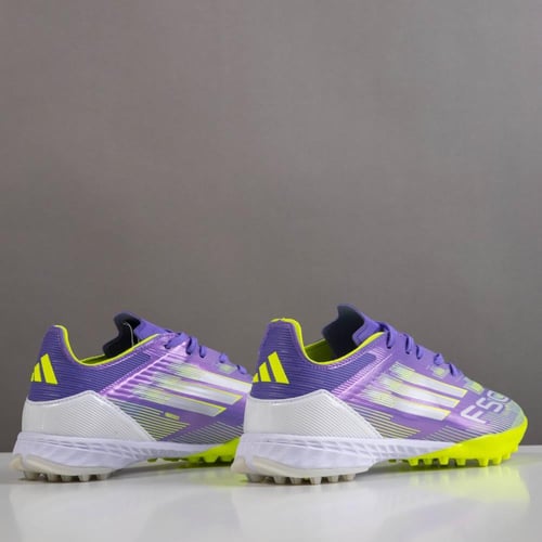 جزمة كرة قدم adidas