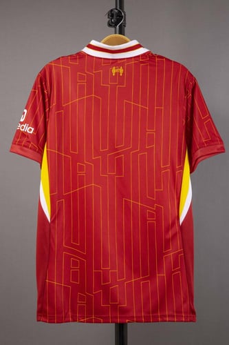 طقم ليفربول الاساسي 2024/2025