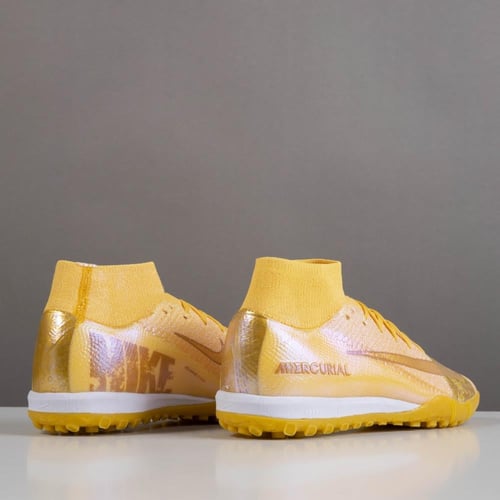 جزمة كرة قدم Nike