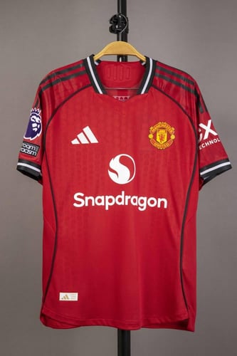 طقم مانشستريونايتد الاساسي 2025/2026