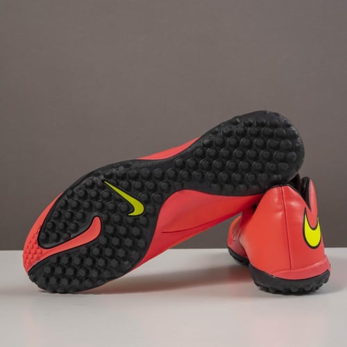 جزمة كرة قدم Nike