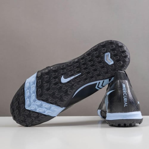 جزمة كرة قدم Nike