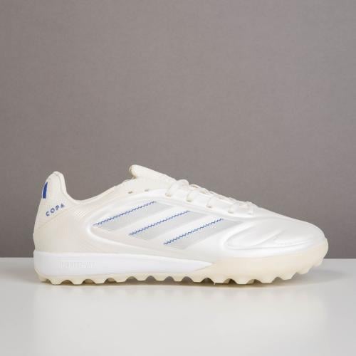 جزمة كرة قدم Adidas