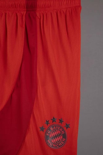 طقم بايرن ميونخ الاساسي 2025/2025 نسخة اللاعبين