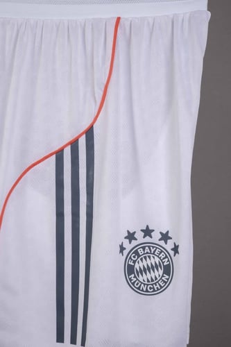 طقم بايرن ميونخ كم طويل 2025/2026