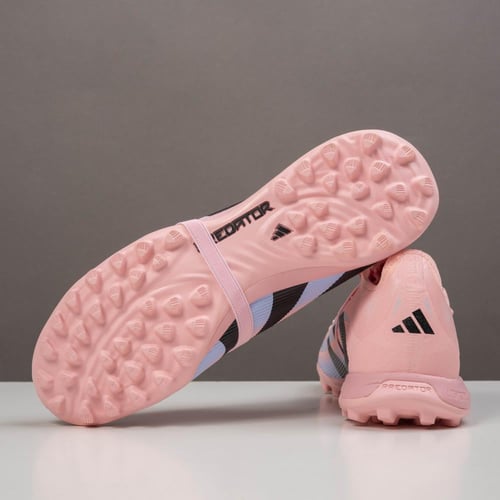 جزمة كرة قدم Adidas